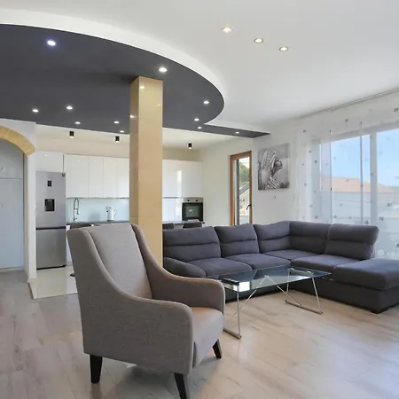 Apartment With A Parking Space Mastrinka, Ciovo - 4324