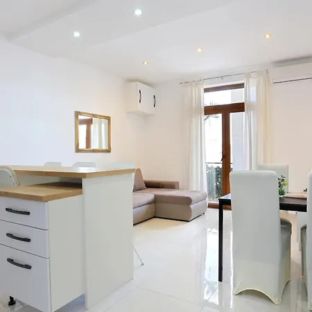 With Parking Space Mastrinka, Ciovo - 4324 Apartamento