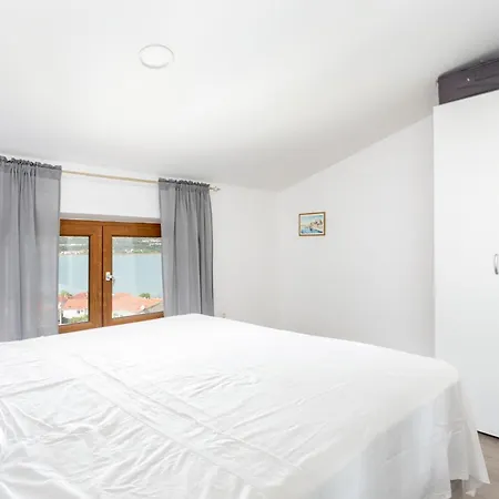 Apartment With A Parking Space Mastrinka, Ciovo - 4324 Trogir